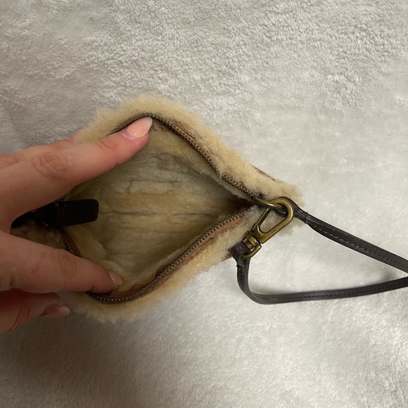 Small UGG Clutch - Picture 3 of 3